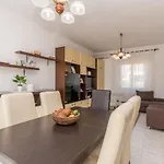 Lejlighed Mactra Biograd Na Moru