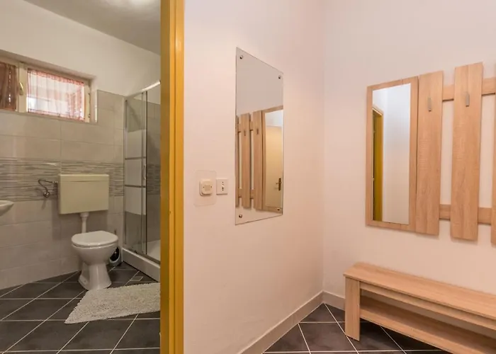 Mactra דירה ביוגראד נה מורו