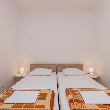 Mactra Biograd Na Moru